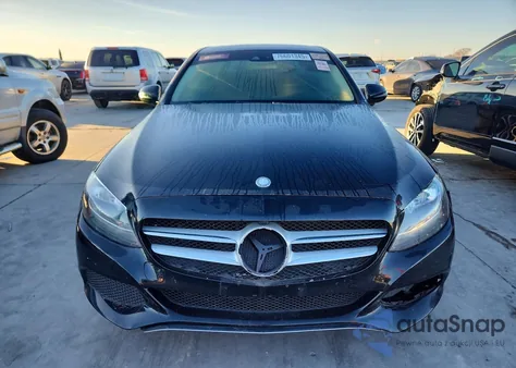 2017 Mercedes-Benz C 300 z USA, uszkodzony, nr VIN 55SWF4JB9HU197021